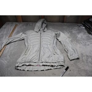Lululemon Jacket Women 4 White Spring Fling Puffy Lightweight Hooded Pleated Hem